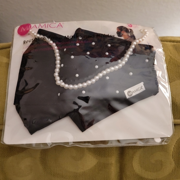 Beaded mask - Picture 2 of 3